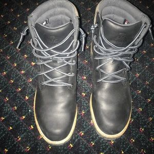 Boys size 8.5 boots, worn one time. Insulated
